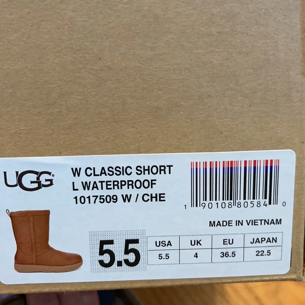 UGG size 5.5 waterproof classic short women’s - Picture 8 of 9